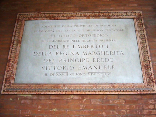Lapide ricordo dell'inaugurazione dell'Istituto Rizzoli 