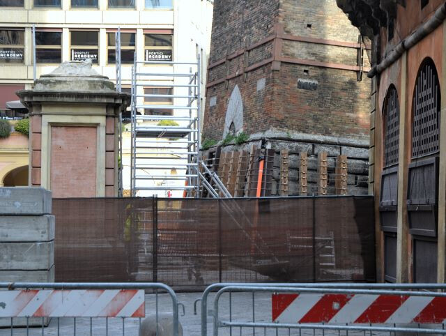 Il cantiere della Torre Garisenda (BO)