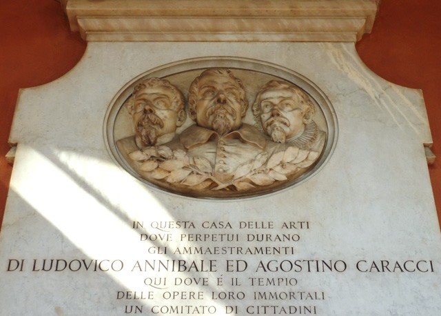 I pittori Carracci raffigurati sotto il portico dell'Accademia 