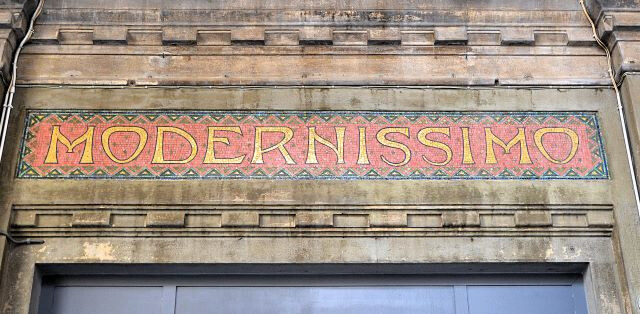Insegna del cinema teatro Modernissimo