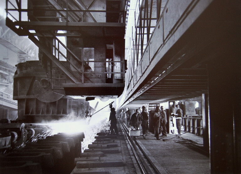 copertina di La fabbrica illuminata