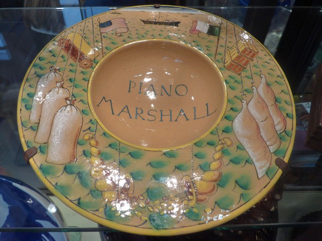 Piatto in ceramica dedicato al Piano Marshall