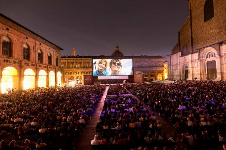 tn Bologna Piazza Maggiore 04