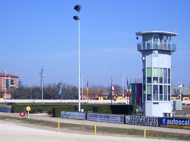 La torretta all'interno dell'ippodromo dell'Arcoveggio (BO)