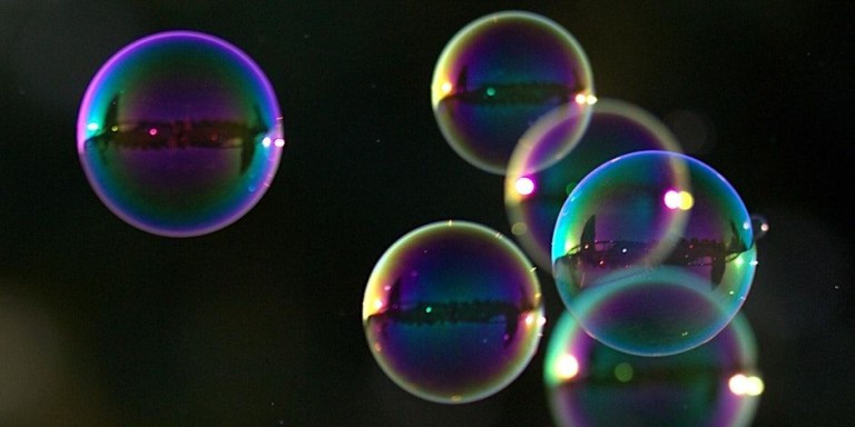 image of Suspended Symphony for piano and bubbles