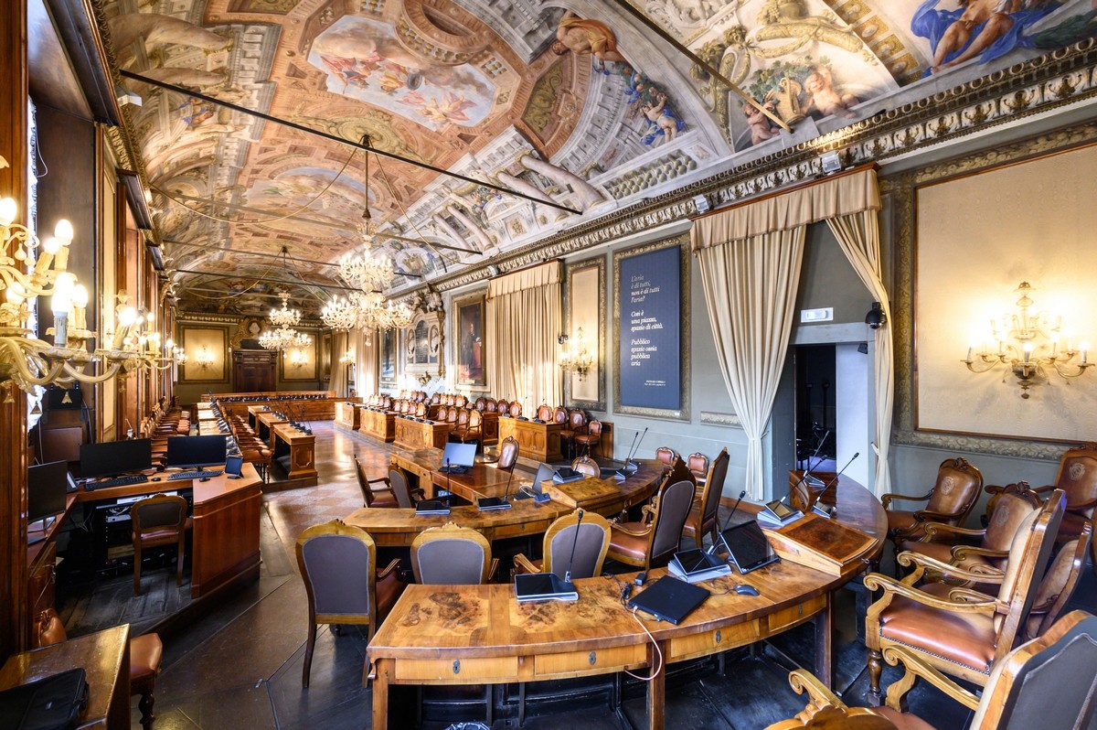 copertina di Una installazione con i versi di Patrizia Cavalli nella Sala del Consiglio comunale