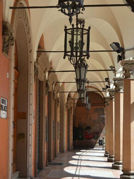 Palazzo Gessi - via Montegrappa - portico
