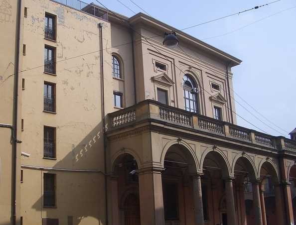 Il Teatro comunale di Bologna visto da Largo Respighi