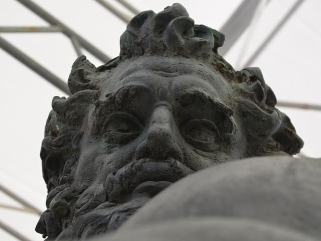 La statua del Nettuno durante il restauro nel 2016 - part.