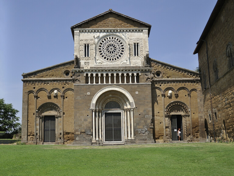 BASILICA di SAN PIETRO   TUSCANIA
