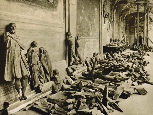 I resti del Teatro anatomico dopo il bombardamento del 29 gennaio 1944