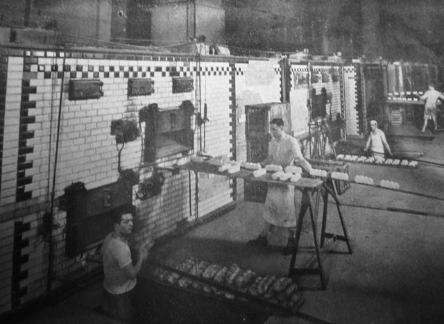 Il forno del pane in funzione nel 1948 