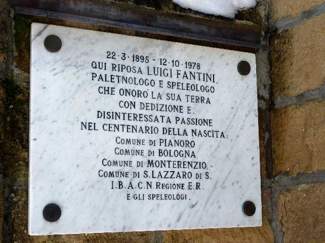 Lapide per L. Fantini all'ingresso del cimitero di Monte delle Formiche - Monterenzio (BO)