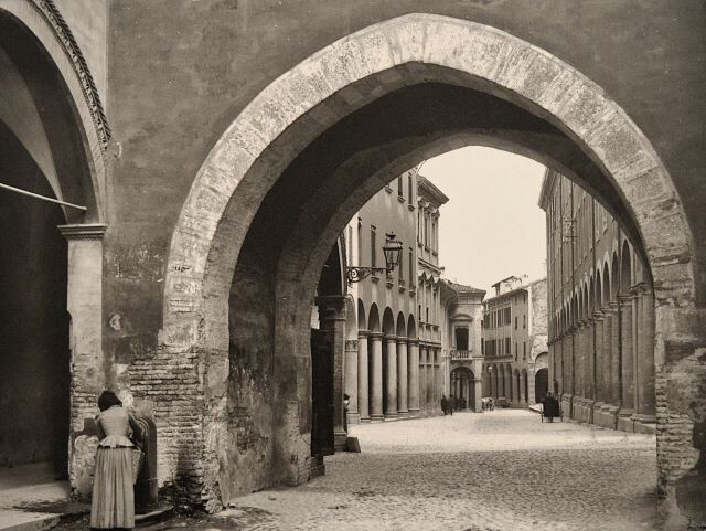 Fontanella pubblica accanto al torresotto 