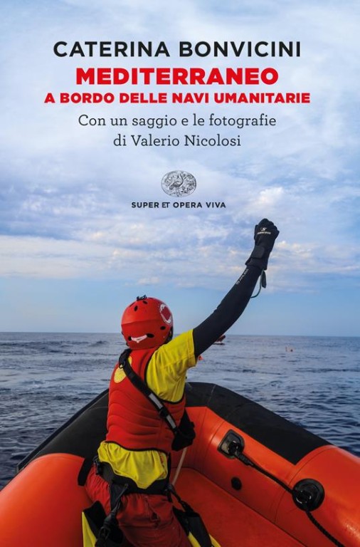 copertina di Mediterraneo. A bordo delle navi umanitarie