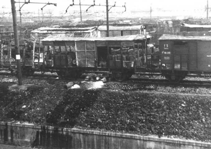 Distruzione dello scalo ferroviario -  Foto: Istituto Parri (BO)