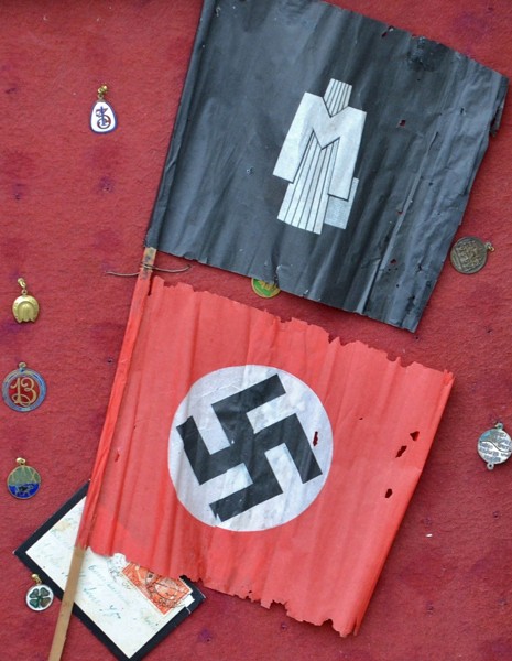 Banderuole usate nelle cerimonie a favore del fascismo e del nazismo