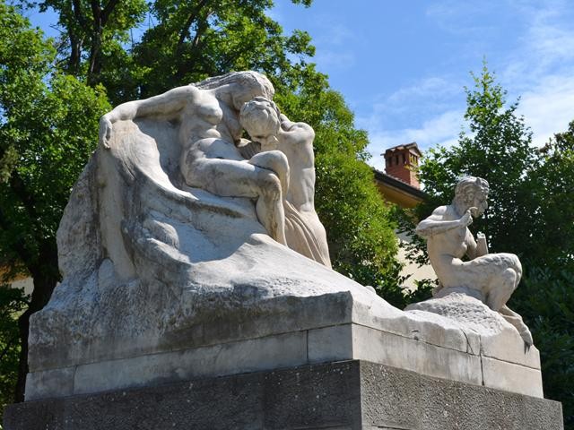 Monumento a Carducci - particolare