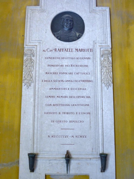Tomba di mons. Raffaele Mariotti 