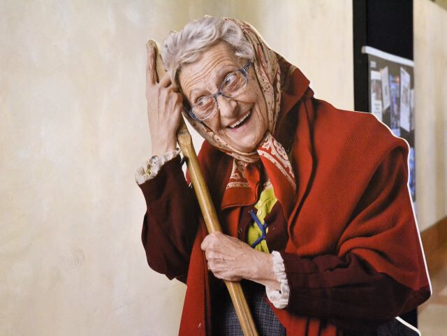 Carla Astolfi in veste di Befana