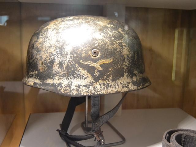 Elmetto di paracadutista tedesco - Museo Gotica - Ponzalla di Scarperia (FI)