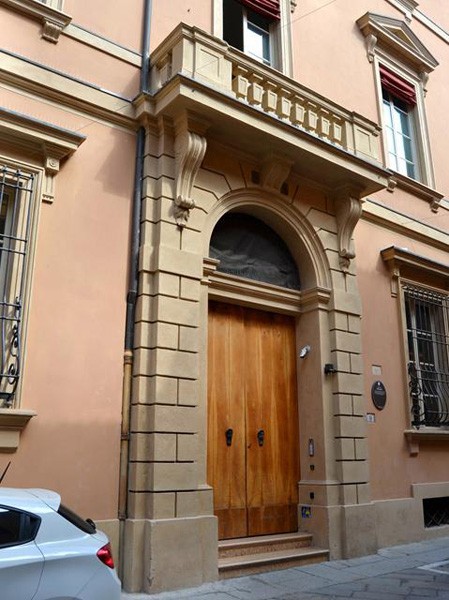 Palazzo Tubertini - portale