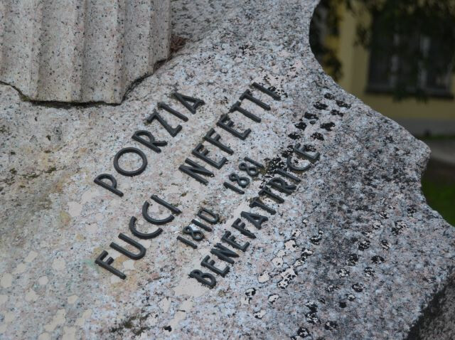 Monumento a Porzia Fucci ved. Nefetti