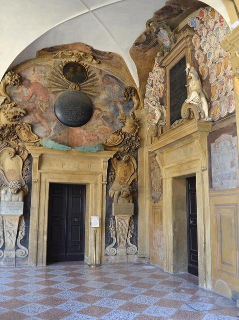 Palazzo dell'Archiginnasio - Piazza Galvani (BO) - Decorazioni della loggia inferiore