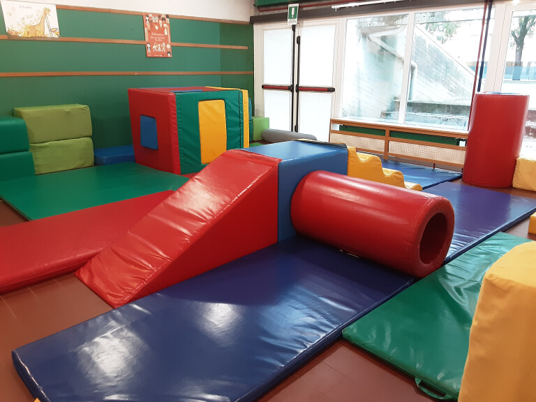 copertina di Centro per bambini e famiglie Girotondo