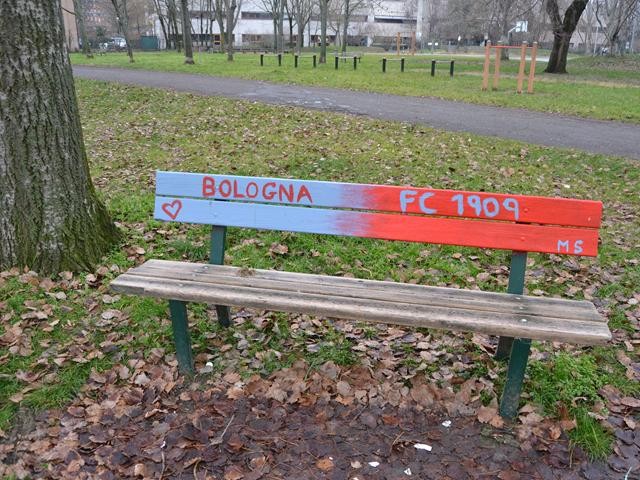 Panchine colorate nel Parco Don Bosco - Via A. Moro (BO)