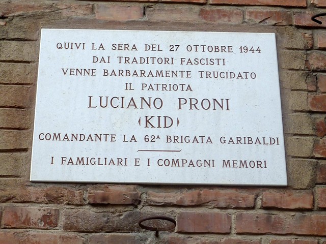 Lapide sul luogo dell'uccisione di Luciano Proni Kid comandante della 62a Brigata Garibaldi