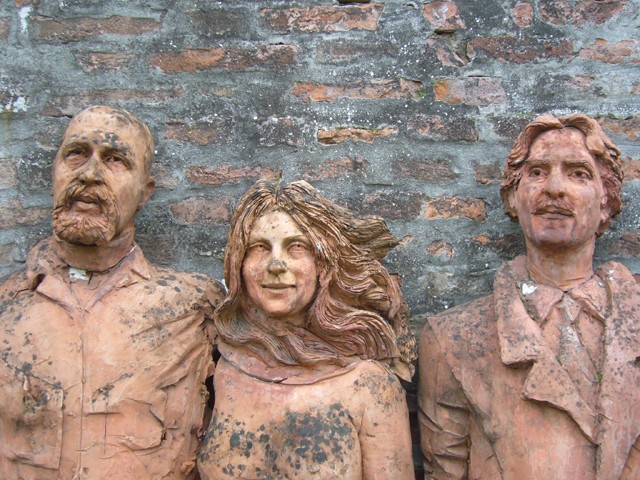 Gruppo di sculture in via Larga (1990-1995) - Nicola Zamboni - ora presso l'Opera pia Galuppi di Pieve di Cento (BO)
