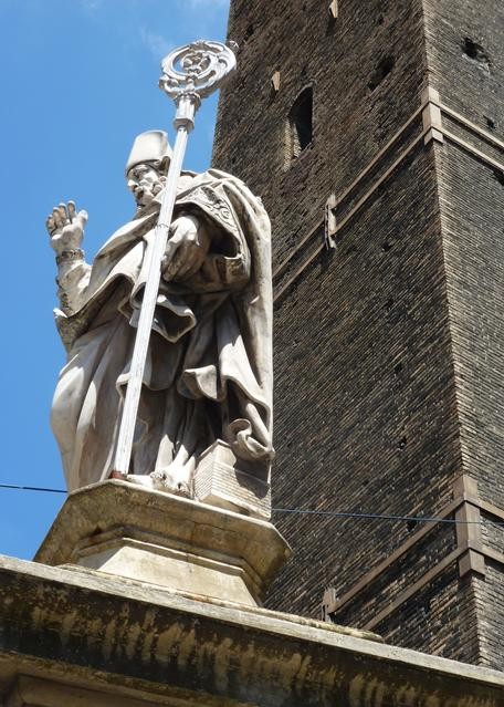 Statua di S. Petronio, Trivio di Porta Ravegnana
