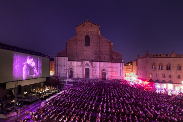 tn Bologna Piazza Maggiore 02