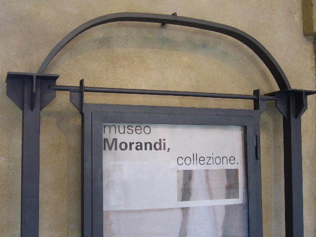 Museo Morandi - Bacheca nel cortile d'onore di Palazzo d'Accursio