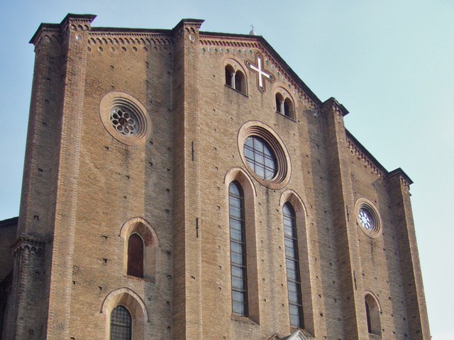 Facciata della basilica di San Francesco (BO)