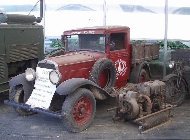Un vecchio camion del vivaio Ansaloni - Museo Memoriale della Libertà - San Lazzaro di Savena (BO)