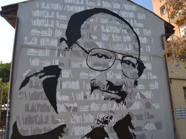 Murale dedicato a Umberto Eco in via Azzo Gardino (BO)