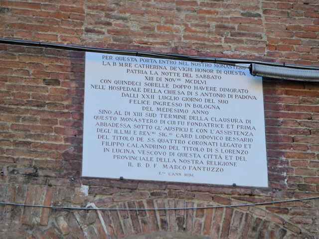 Lapide che ricorda l'ingresso di madre Caterina de' Vigri