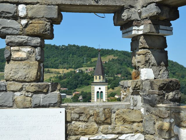 Il campanile della chiesa di Santa Lucia