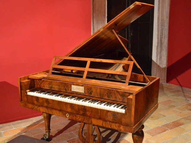 Pianoforte Grand Josef Simon 