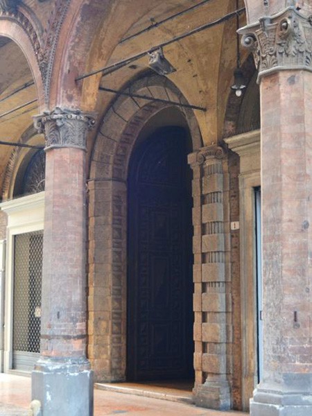 Palazzo Bolognetti - portone