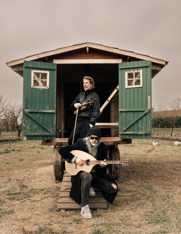 copertina di ROBERTO ANGELINI e RODRIGO D’ERASMO - Il dominio della luce 