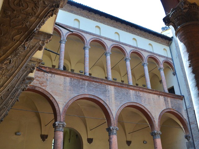 Palazzo Ghisilardi - cortile