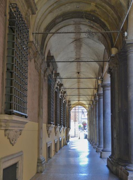 Palazzo Poggi - via Zamboni n. 31 - portico
