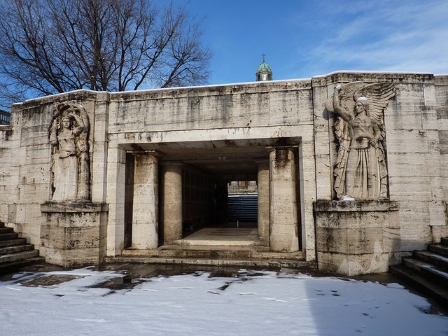 Veduta invernale del Sacrario dei Caduti fascisti - Cimitero della Certosa (BO)