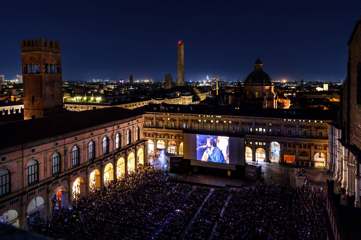 immagine di tn 17062024 Francesco Guccini Piazza Maggiore N