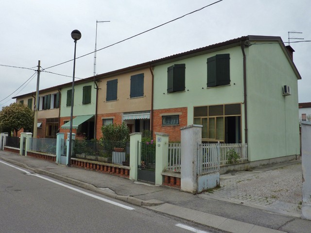 Case costruite grazie alla sottoscrizione del Giornale dell'Emilia a Bosaro (RO)