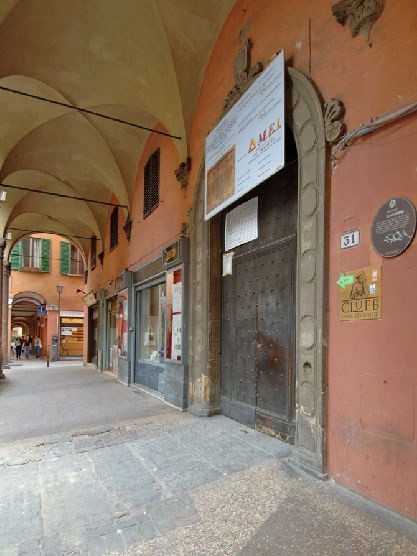Palazzo Leoni, portico