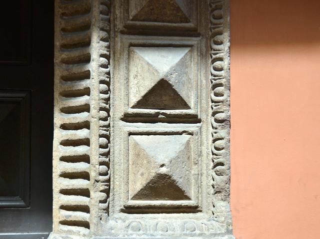 Palazzo Ariosti - portone - particolare